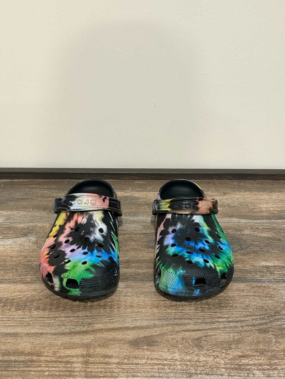 Crocs men’s 6 womens 8 unisex Tie-Dye Slip-On Clogs - shoes Black Multicolor